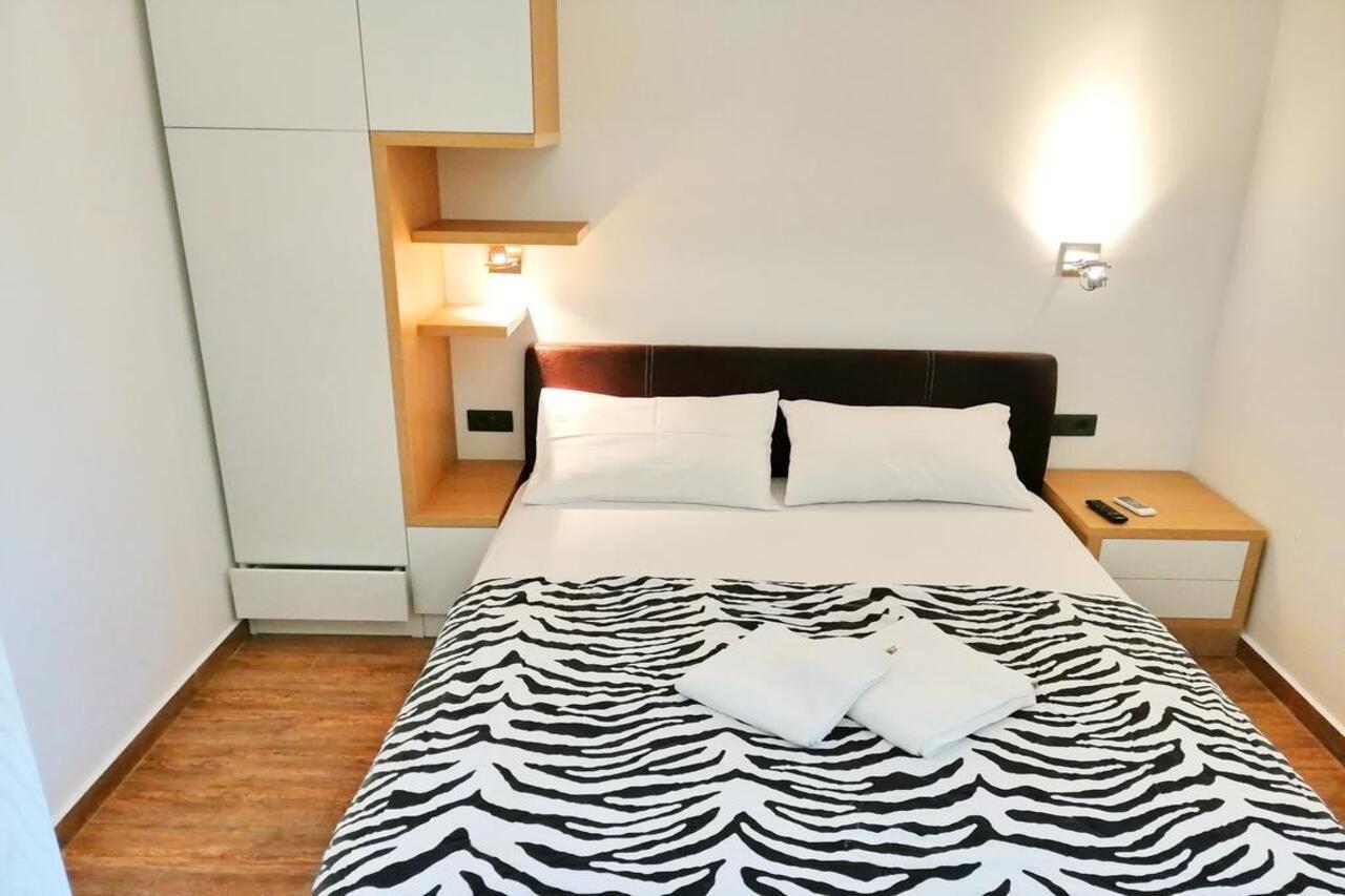 Sea Breeze Lux Apartments Budva Bagian luar foto