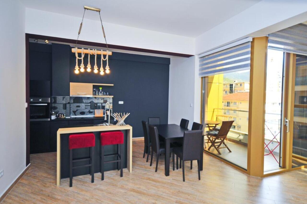 Sea Breeze Lux Apartments Budva Bagian luar foto