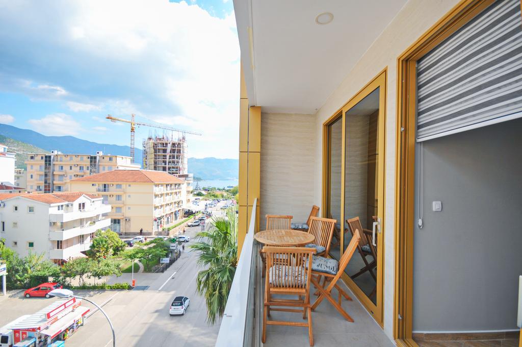 Sea Breeze Lux Apartments Budva Bagian luar foto