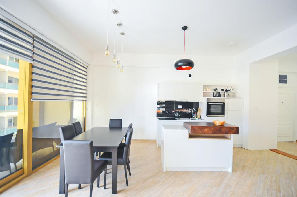 Sea Breeze Lux Apartments Budva Bagian luar foto
