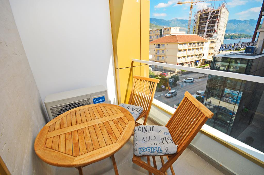 Sea Breeze Lux Apartments Budva Bagian luar foto