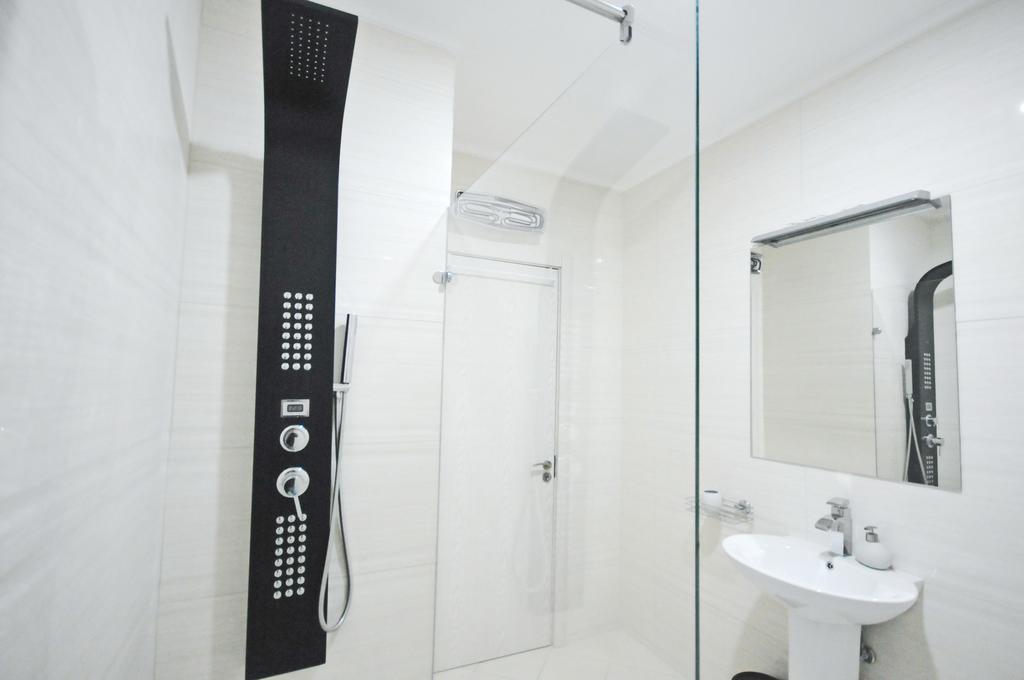 Sea Breeze Lux Apartments Budva Bagian luar foto