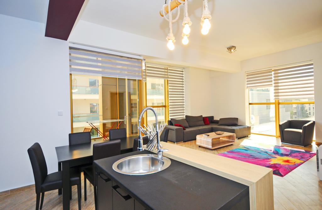 Sea Breeze Lux Apartments Budva Bagian luar foto
