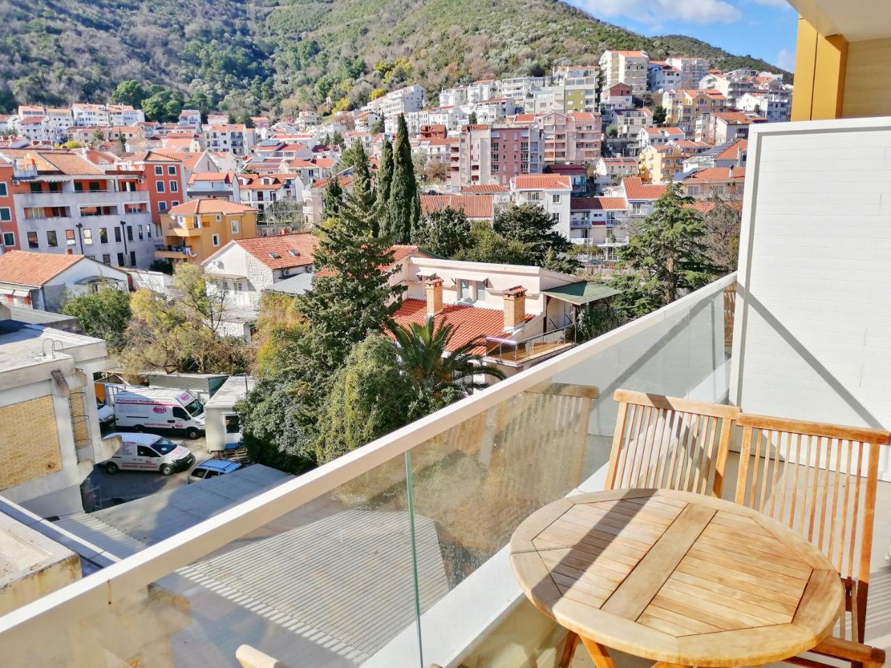 Sea Breeze Lux Apartments Budva Bagian luar foto