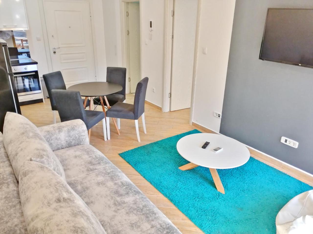Sea Breeze Lux Apartments Budva Bagian luar foto