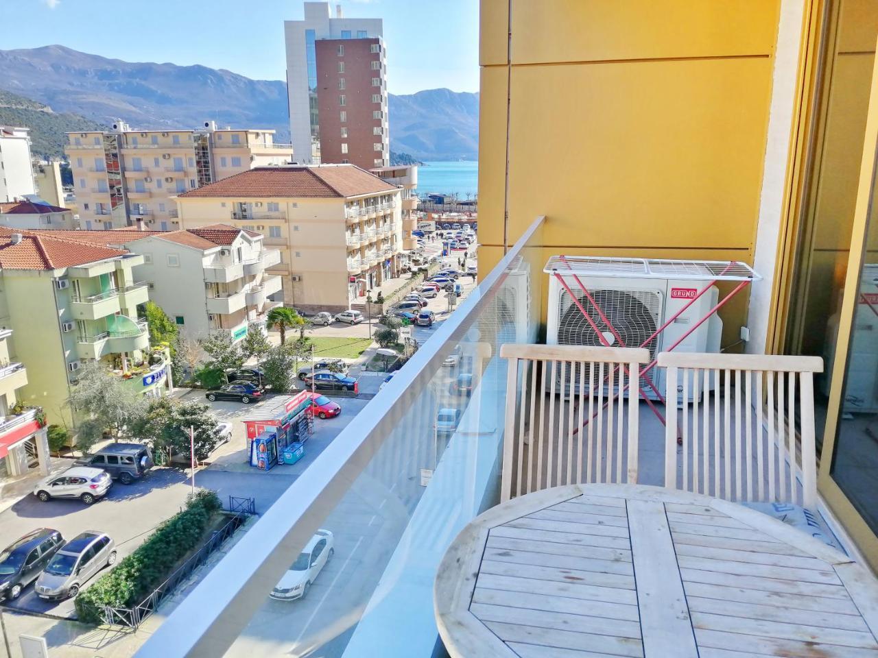 Sea Breeze Lux Apartments Budva Bagian luar foto