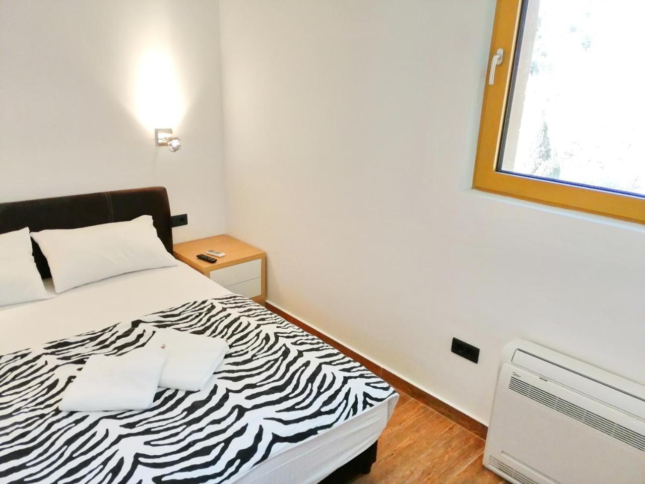 Sea Breeze Lux Apartments Budva Bagian luar foto