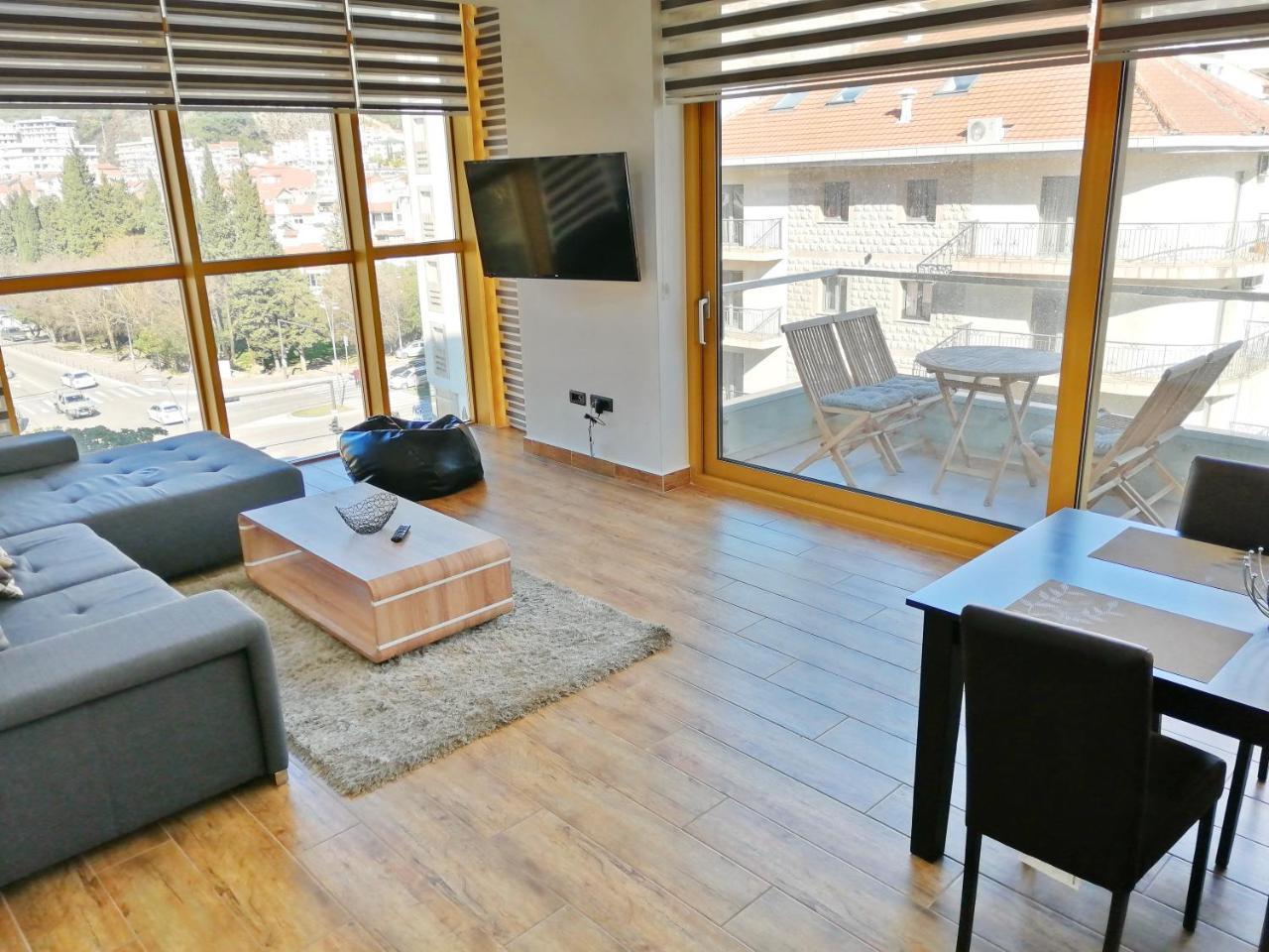 Sea Breeze Lux Apartments Budva Bagian luar foto