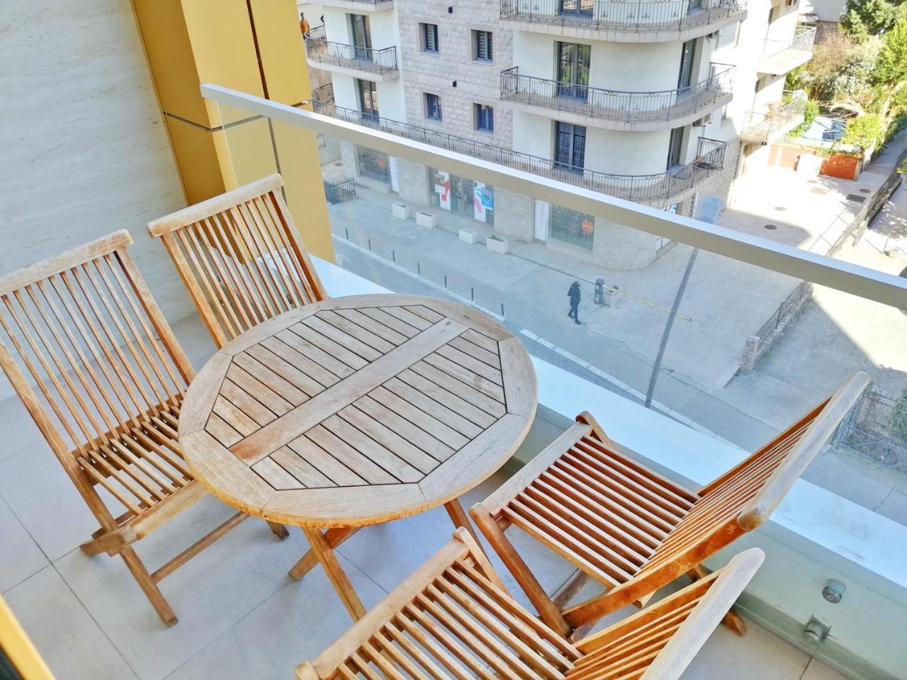 Sea Breeze Lux Apartments Budva Bagian luar foto