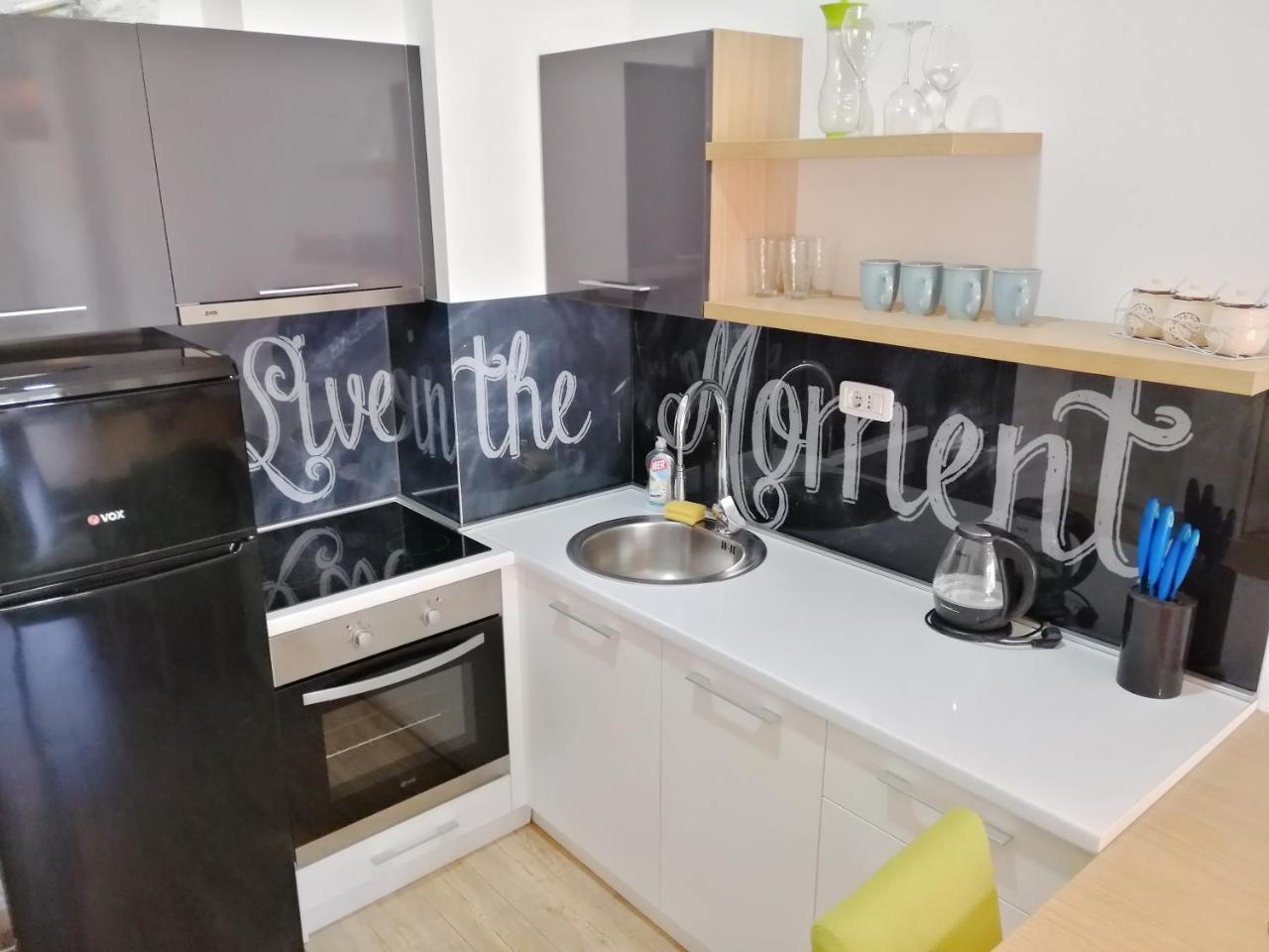 Sea Breeze Lux Apartments Budva Bagian luar foto