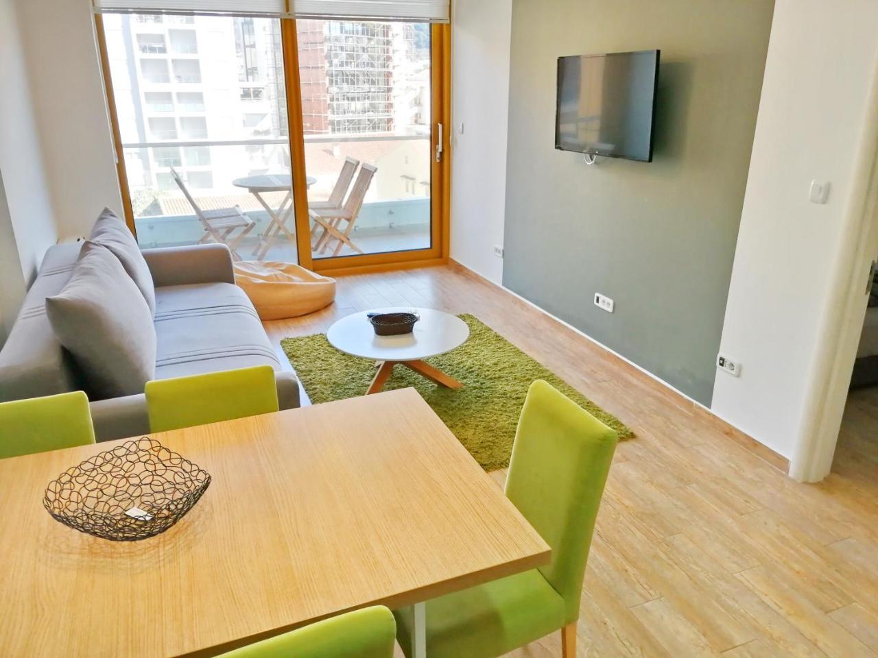 Sea Breeze Lux Apartments Budva Bagian luar foto