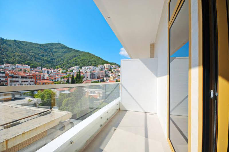 Sea Breeze Lux Apartments Budva Bagian luar foto